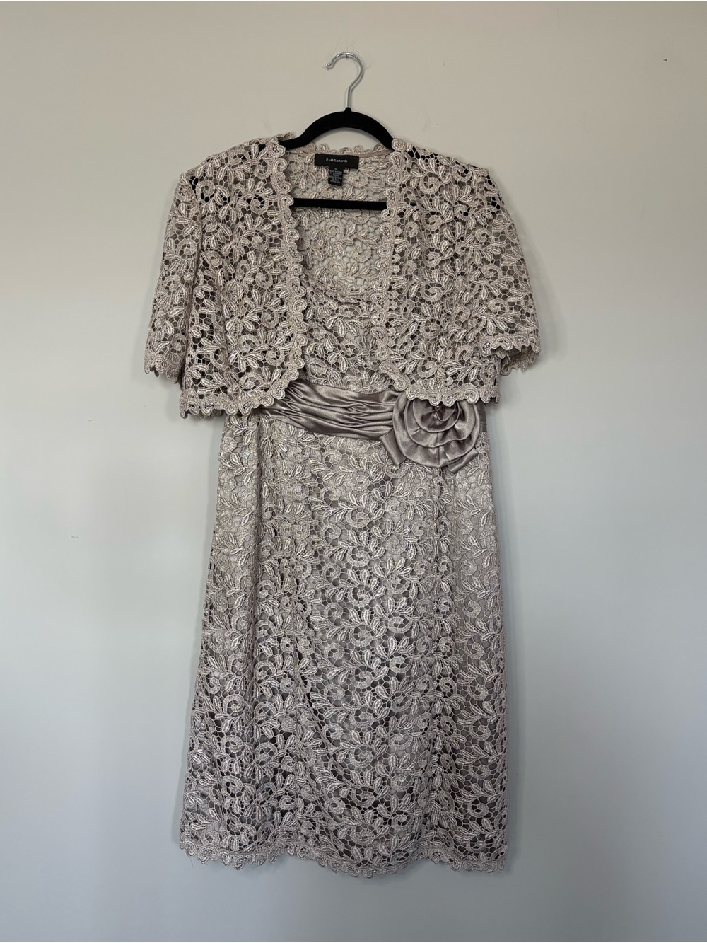 R&M Richards Taupe Lace Evening Formal Dress Size 12 Early 2000’s 2 Piece